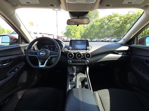 Used 2025 Nissan Sentra SV FWD image 29