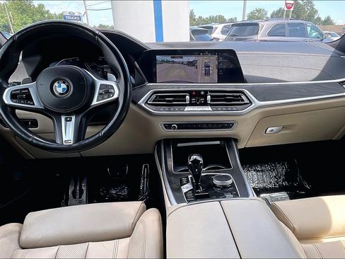 Used 2022 BMW X7 xDrive40i w/ M Sport Package AWD/4WD image 14