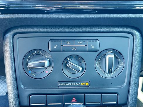 Used 2018 Volkswagen Beetle 2.0T Coast image 15