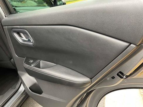 Used 2024 Nissan Rogue SV image 33