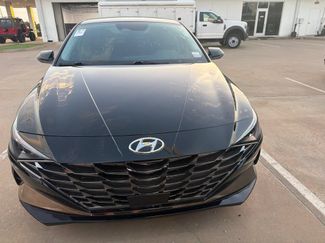 Used 2023 Hyundai Elantra Limited FWD video 2