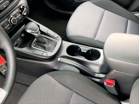 Used 2025 Kia Soul LX FWD image 15