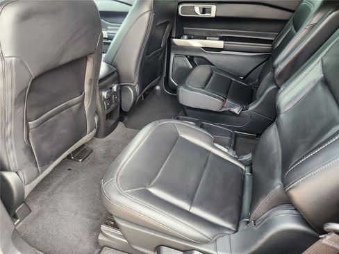 Used 2021 Ford Explorer XLT w/ Equipment Group 202A RWD image 19
