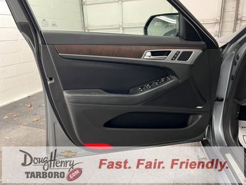 Used 2015 Hyundai Genesis 5.0 image 26
