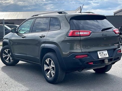Used 2015 Jeep Cherokee Trailhawk w/ Comfort/Convenience Group AWD/4WD image 4