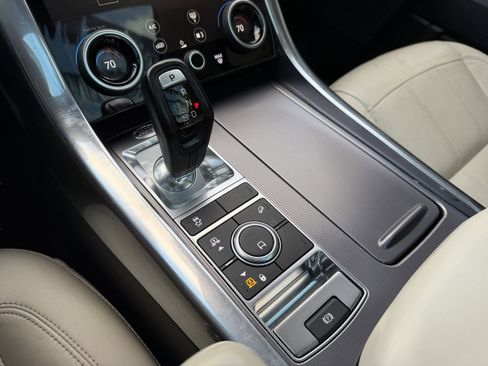 Used 2020 Land Rover Range Rover Sport HSE image 34