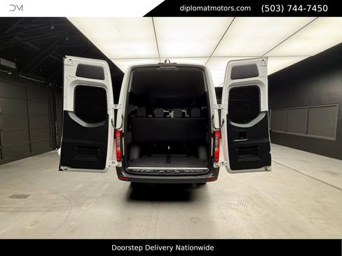 Used 2024 Mercedes-Benz Sprinter 2500 image 39