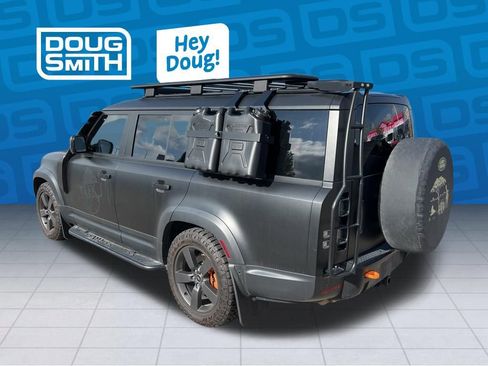 Used 2023 Land Rover Defender 130 SE AWD/4WD image 4