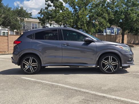 Used 2019 Honda HR-V Touring image 2
