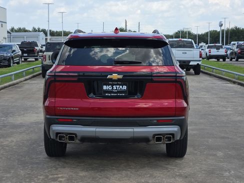 Used 2026 Chevrolet Traverse LT w/ Driver Confidence Package FWD image 6