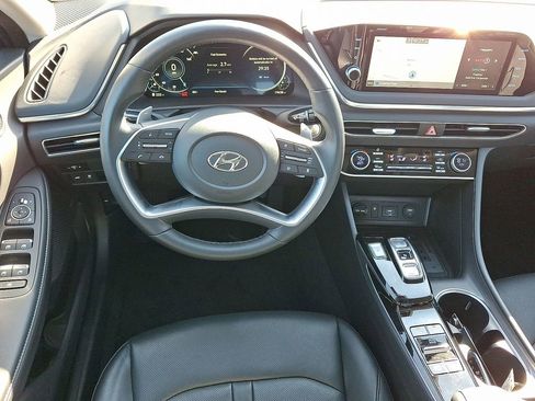 Used 2022 Hyundai Sonata Limited w/ Preferred Accessory Package image 13
