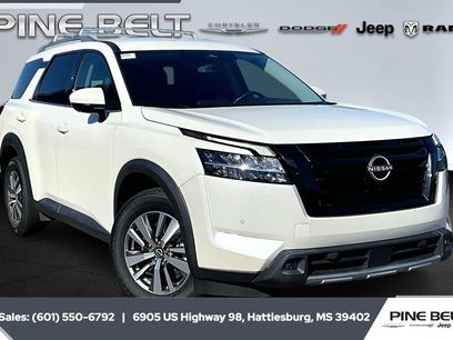 Used 2023 Nissan Pathfinder SL w/ Lighting Package (N92)