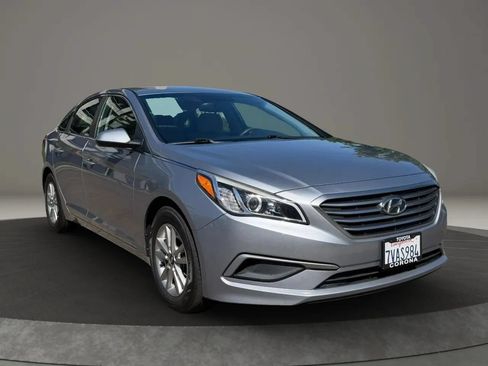 Used 2017 Hyundai Sonata SE FWD image 3