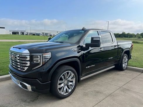 Used 2025 GMC Sierra 1500 Denali w/ Denali Reserve Package AWD/4WD image 1