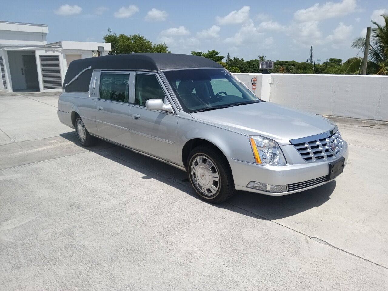 Used 2011 Cadillac DTS Hearse FWD image 2