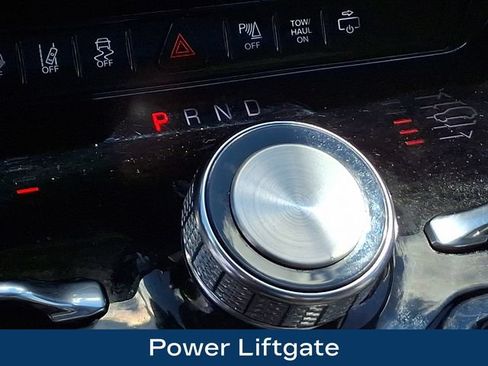 Used 2022 Jeep Wagoneer Series III w/ Premium Group I AWD/4WD image 11
