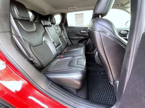 Certified 2019 Jeep Cherokee Trailhawk w/ Comfort/Convenience Group image 18