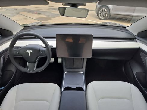 Used 2021 Tesla Model 3 Performance image 13