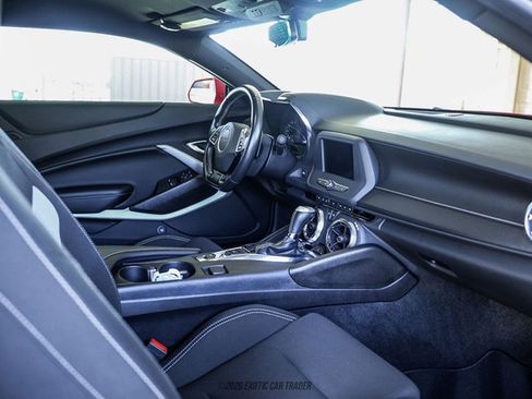 Used 2020 Chevrolet Camaro LT image 25