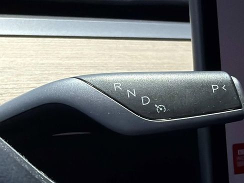 Used 2021 Tesla Model Y Long Range AWD/4WD image 21