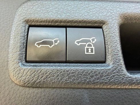 Used 2021 Toyota Venza Limited AWD/4WD image 24