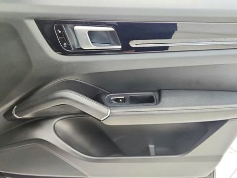 Used 2019 Porsche Cayenne image 23