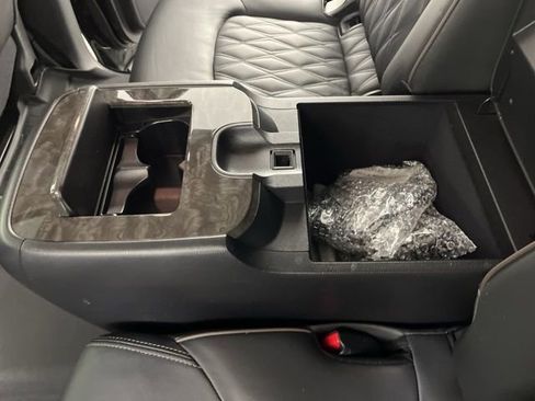 Used 2023 Nissan Armada Platinum w/ Captain's Chairs Package RWD image 46