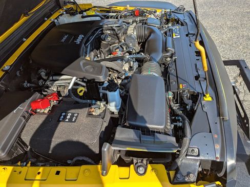 Used 2021 Jeep Wrangler Unlimited Rubicon w/ Cold Weather Group AWD/4WD image 45