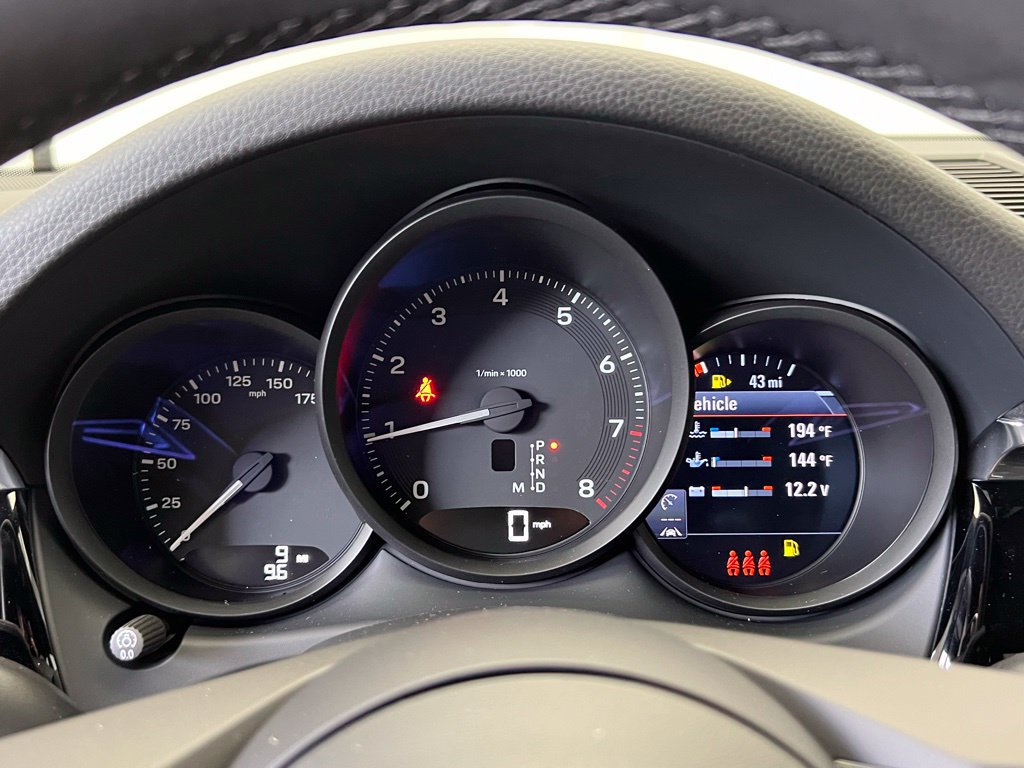 Used 2026 Porsche Macan AWD/4WD image 10