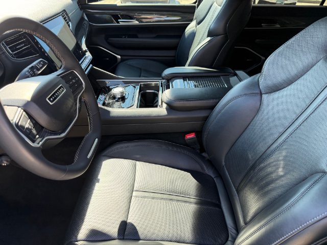 Used 2022 Jeep Wagoneer Series II RWD image 13