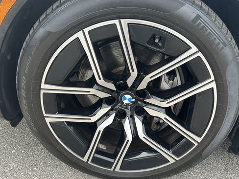 Certified 2025 BMW i7 xDrive60 w/ Premium Package AWD/4WD image 12