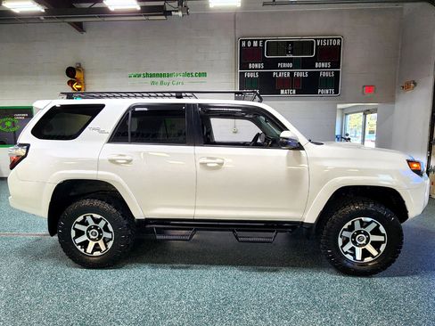 Used 2019 Toyota 4Runner TRD Off-Road Premium w/ Phone Cable & Charge Package image 10