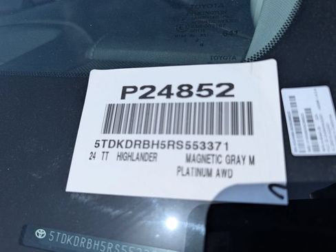 Used 2024 Toyota Highlander Platinum AWD/4WD image 39