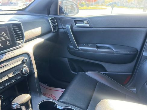 Used 2020 Kia Sportage S image 11
