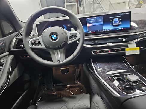 New 2026 BMW X7 xDrive40i w/ M Sport Package image 16