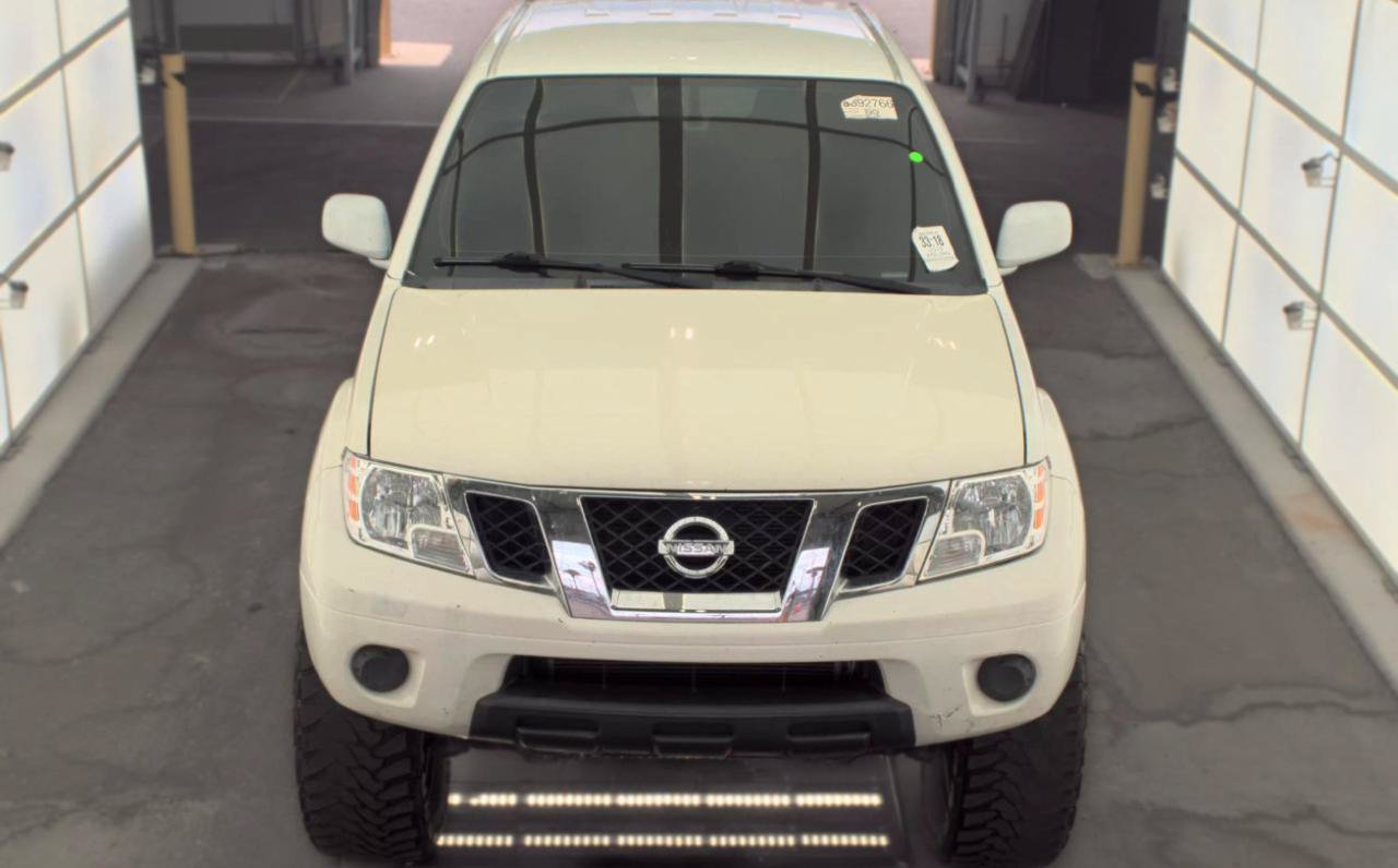 Used 2019 Nissan Frontier SV RWD image 2