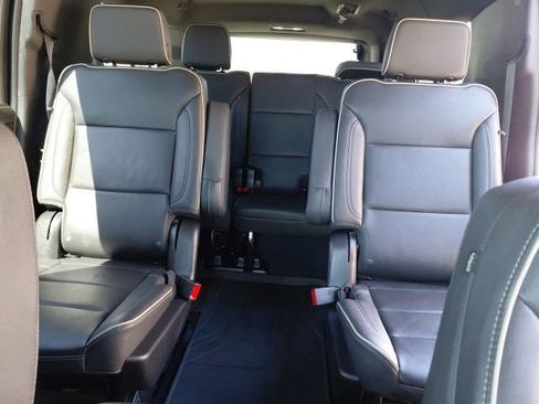 Used 2023 Chevrolet Suburban Premier AWD/4WD image 31