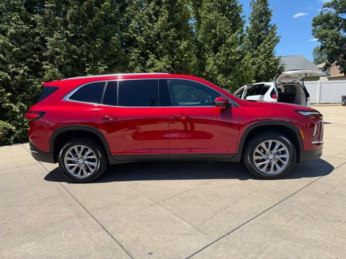 Used 2025 Buick Enclave Preferred w/ Power Package AWD/4WD image 32