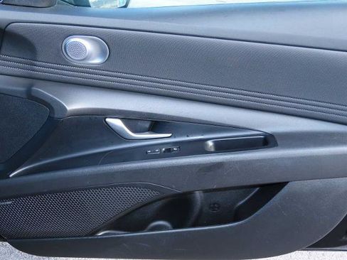 Used 2024 Hyundai Elantra Limited image 21
