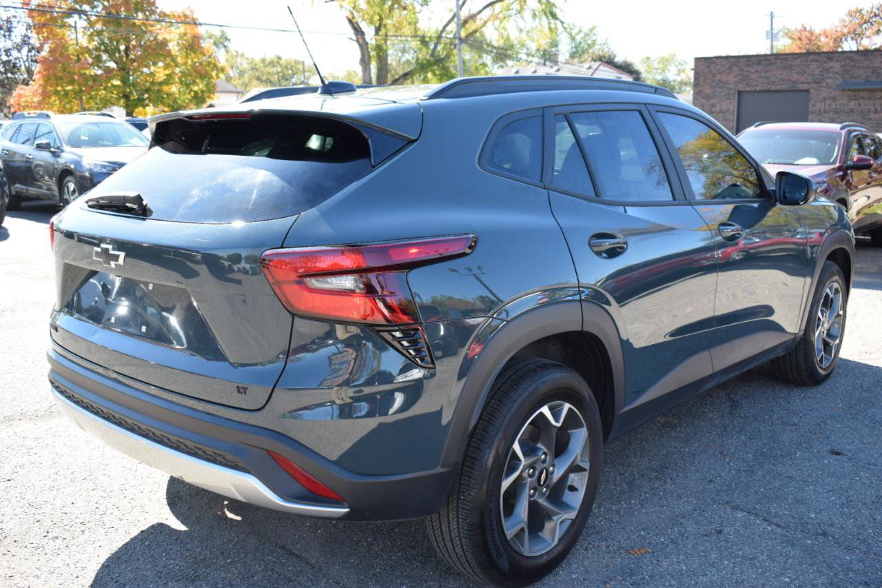Used 2026 Chevrolet Trax LT FWD image 8