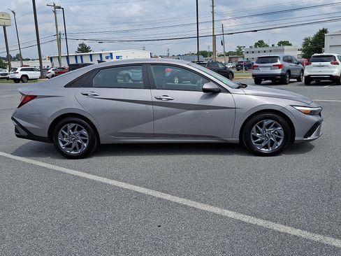 Used 2024 Hyundai Elantra SEL FWD image 7