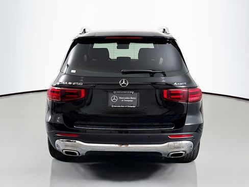 Used 2025 Mercedes-Benz GLB 250 4MATIC w/ Winter Package image 6