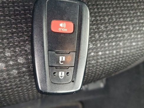 Used 2021 Toyota Prius LE image 32