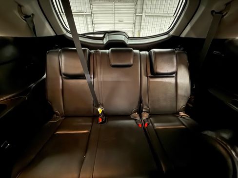 Used 2018 Toyota Highlander SE FWD image 20