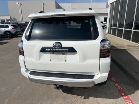 Used 2018 Toyota 4Runner TRD Off-Road Premium AWD/4WD image 7