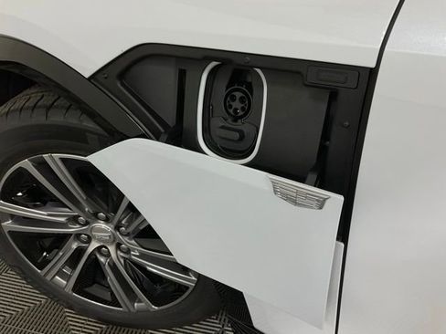 New 2026 Cadillac Lyriq Luxury w/ LPO, Floor Liner Package image 43