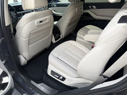 Used 2020 BMW X7 xDrive40i w/ Premium Package AWD/4WD image 11