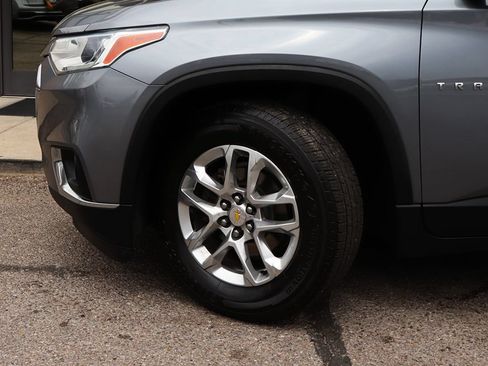 Used 2021 Chevrolet Traverse LT FWD image 5