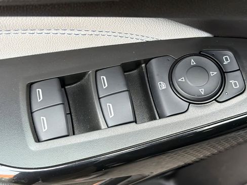 Used 2025 Chevrolet Trax LT FWD image 15