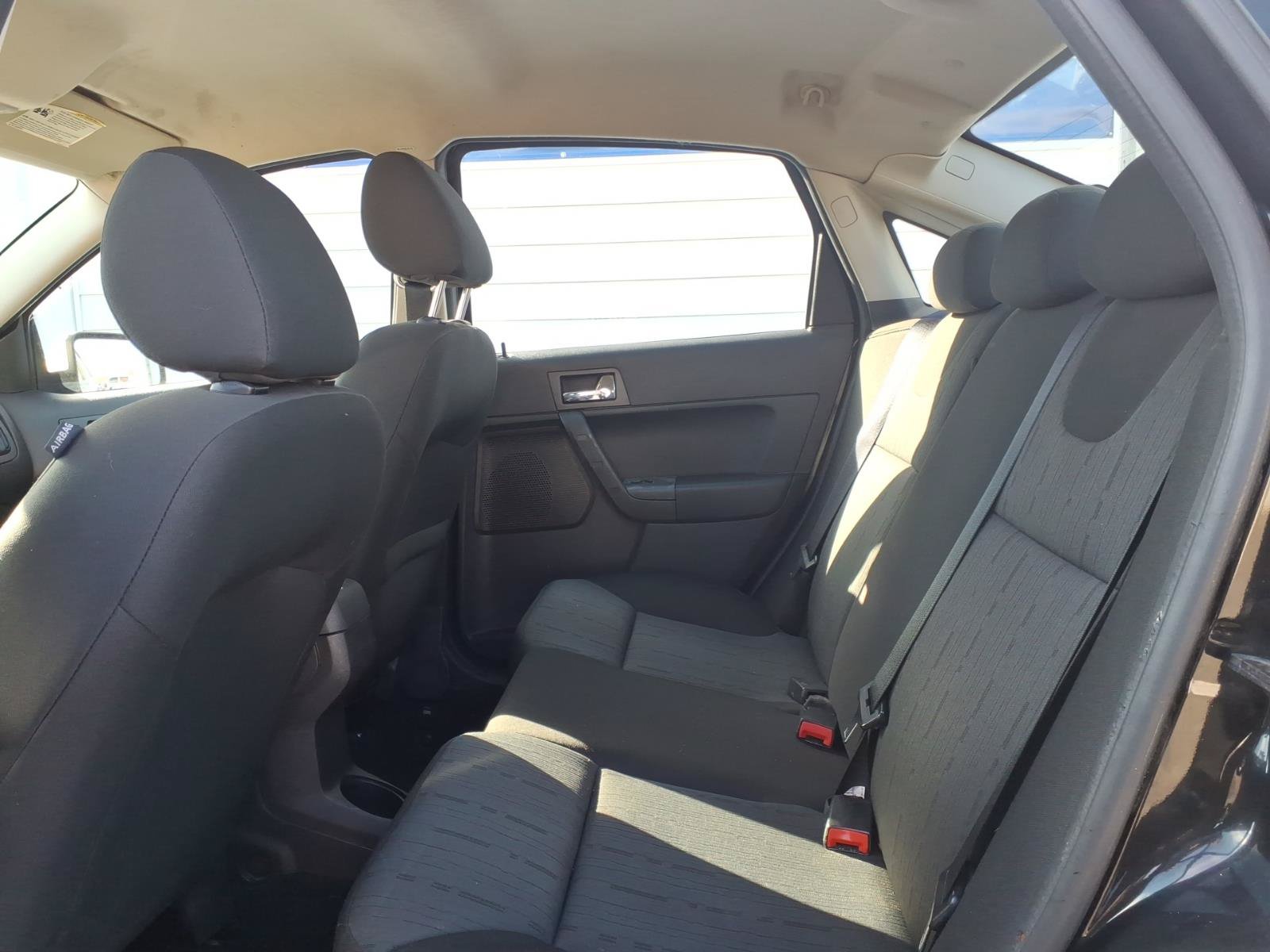 Used 2009 Ford Focus SE FWD image 8